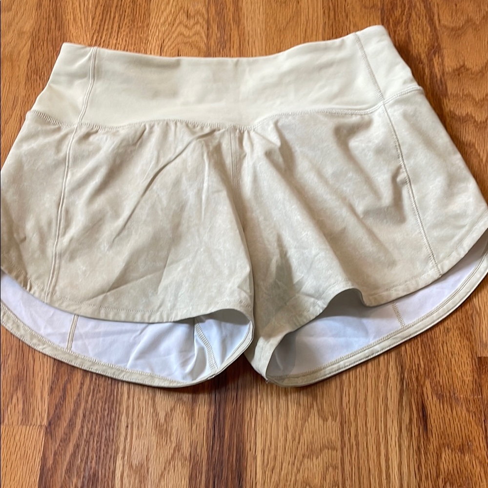 lululemon athletica lime with Cream speed up Shorts 2 tall. Like new